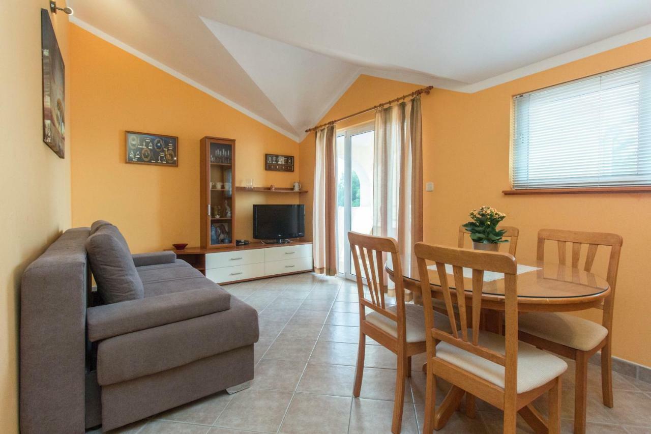 Bozena * Brodarica (Sibenik-Knin)